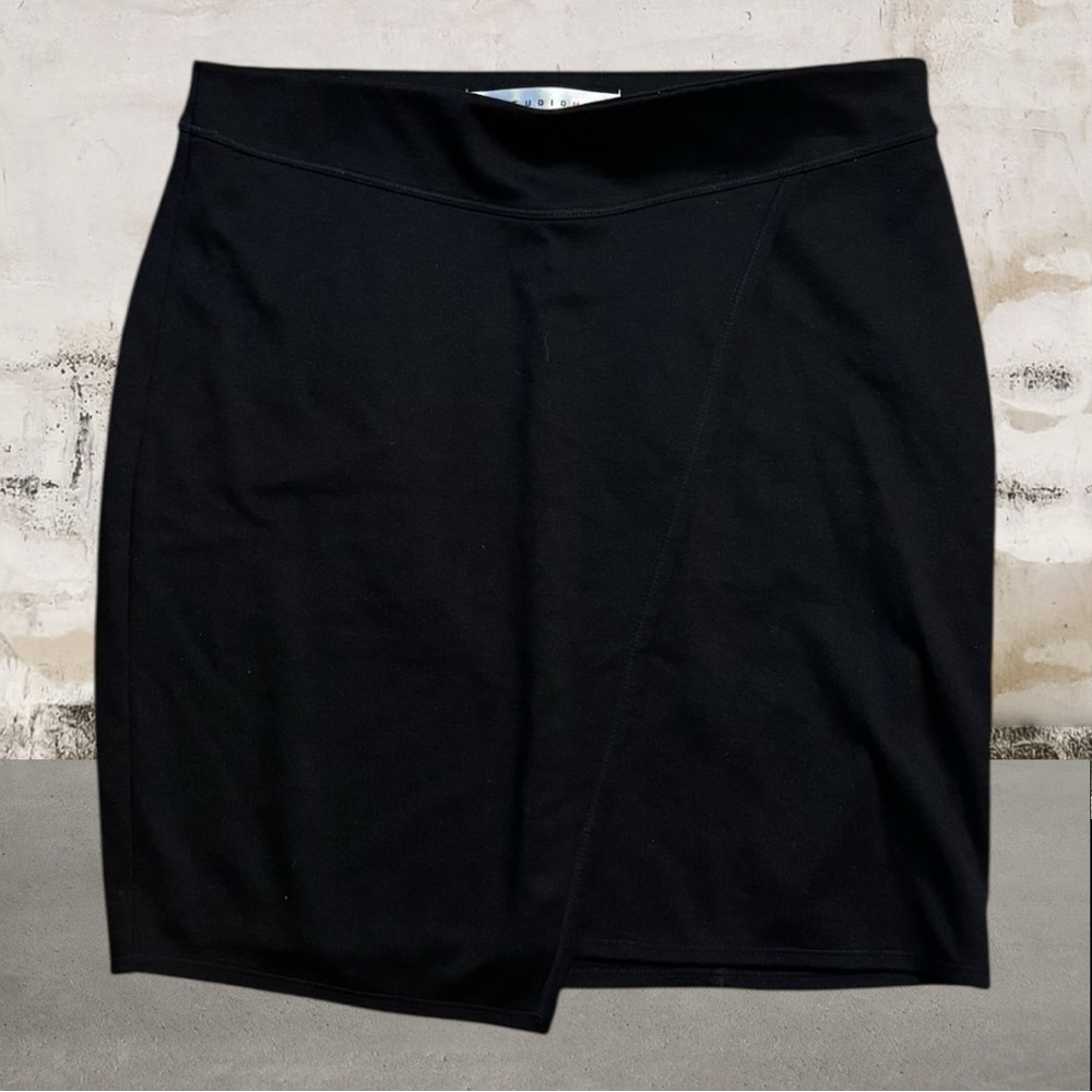 Studio M Women's Black Pencil Skirt Size Medium - Picture 2 of 4